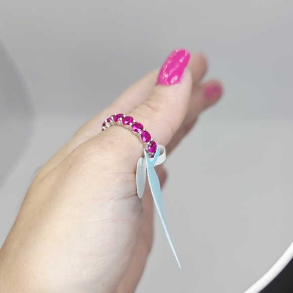 7.20 cttw Ruby Red Corundum Stunning Ring - Picture 3 of 3